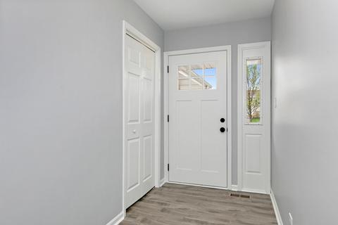 860 Heather Ln, Hoffman Estates, IL 60169 photo 2
