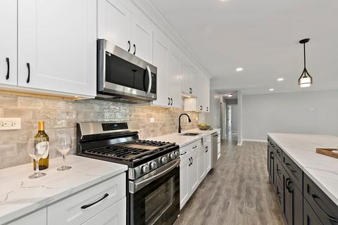 860 Heather Ln, Hoffman Estates, IL 60169 photo 10