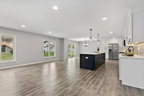 860 Heather Ln, Hoffman Estates, IL 60169 photo 4