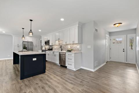 860 Heather Ln, Hoffman Estates, IL 60169 photo 5