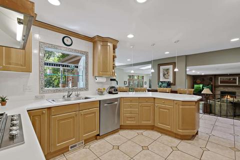 95 Manor Dr, Deerfield, IL 60015 photo 4