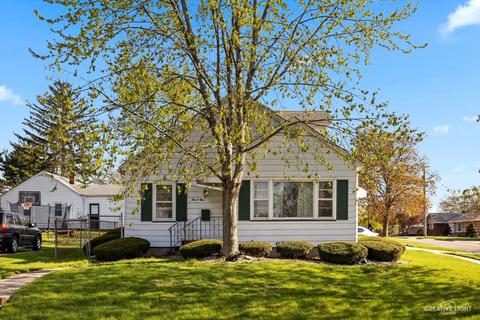 303 Zengele Ave, Aurora, IL 60505