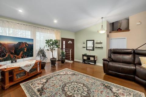 287 Cornell Ave, Des Plaines, IL 60016 photo 3