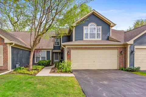 687 Bent Ridge Ln, Elgin, IL 60120