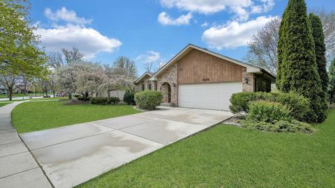 8128 Portsmouth Dr, Darien, IL 60561