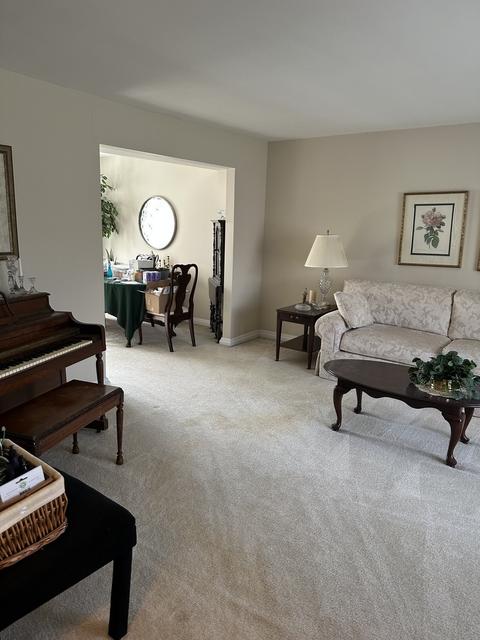 2011 E Woodview Dr, Mount Prospect, IL 60056 photo 2
