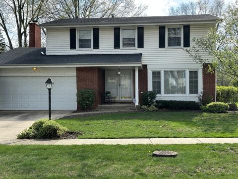 2011 E Woodview Dr, Mount Prospect, IL 60056 photo 1
