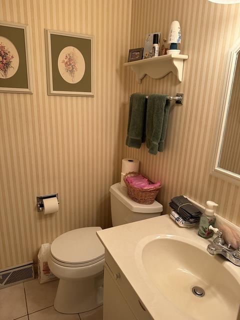 2011 E Woodview Dr, Mount Prospect, IL 60056 photo 9