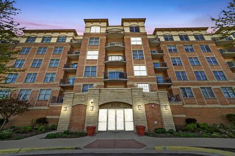 9530 Cook Ave #610, Oak Lawn, IL 60453