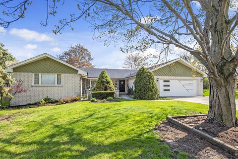 102 W Constance Ave, Countryside, IL 60525