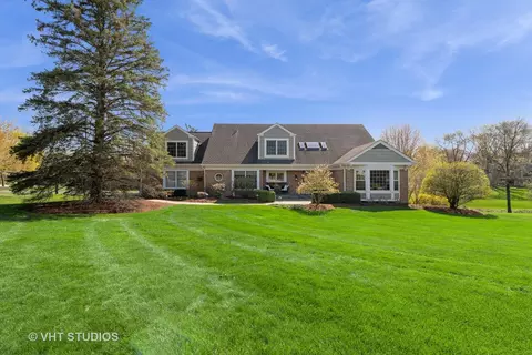 250 Surrey Ln, Barrington, IL 60010