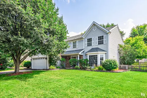 1725 Deerhaven Dr, Crystal Lake, IL 60014