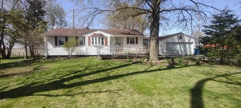 2 Holly Rd, Sterling, IL 61081
