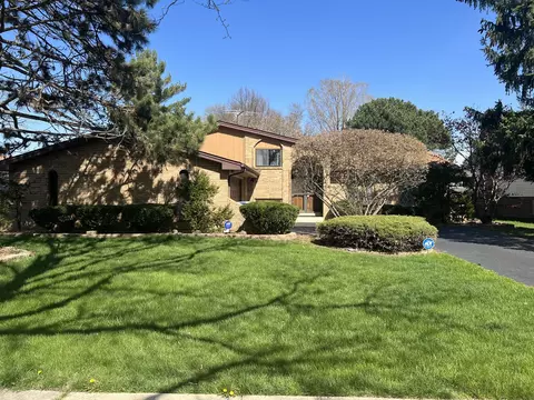 7113 Gold Grove Pl, Darien, IL 60561