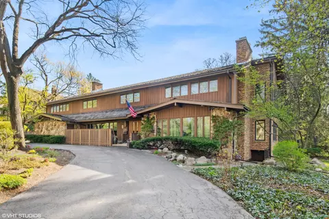 881 N Sheridan Rd, Lake Forest, IL 60045