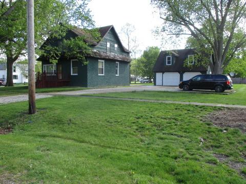 124 N Broadway St, Fisher, IL 61843