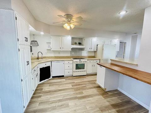 407 W 3rd St, Byron, IL 61010 photo 9