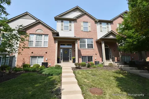 472 Belvedere Ln, Aurora, IL 60502
