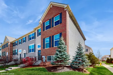 230 Lionel Dr, Grayslake, IL 60030
