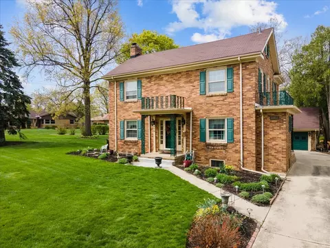 449 S Sleight St, Naperville, IL 60540