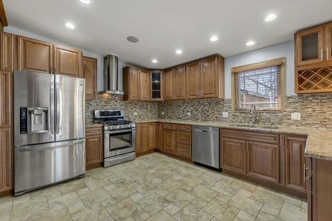 6912 Garden Ln, Bridgeview, IL 60455 photo 4