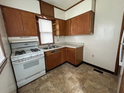 2304 E State St, Rockford, IL 61107 photo 6