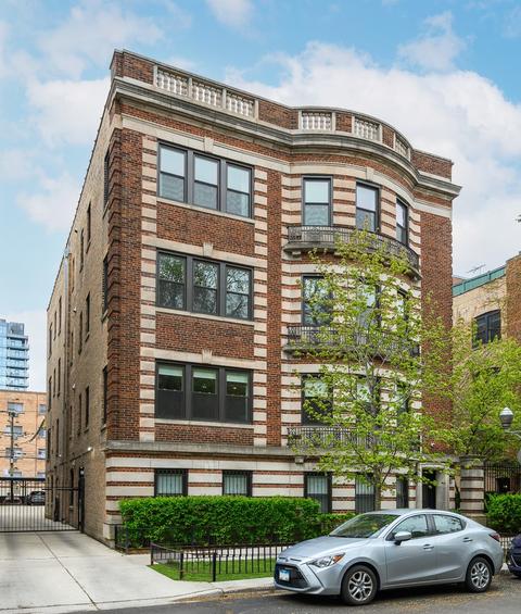 449 W Aldine Ave #1, Chicago, IL 60657