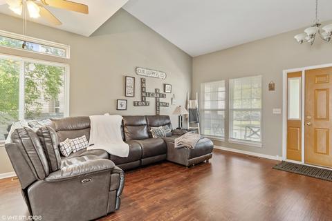 2001 Glenridge Ct, Plainfield, IL 60586 photo 2