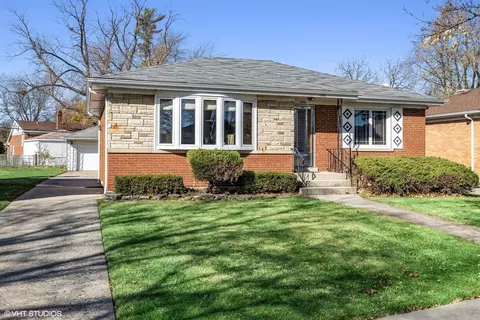 11040 Boeger Ct, Westchester, IL 60154