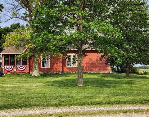 13443 Progress Rd, Wapella, IL 61777