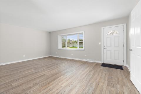 301 Stonegate Rd, New Lenox, IL 60451 photo 2