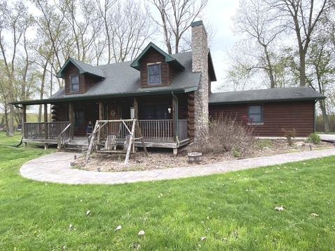 1218 Erickson Dr, Kankakee, IL 60901