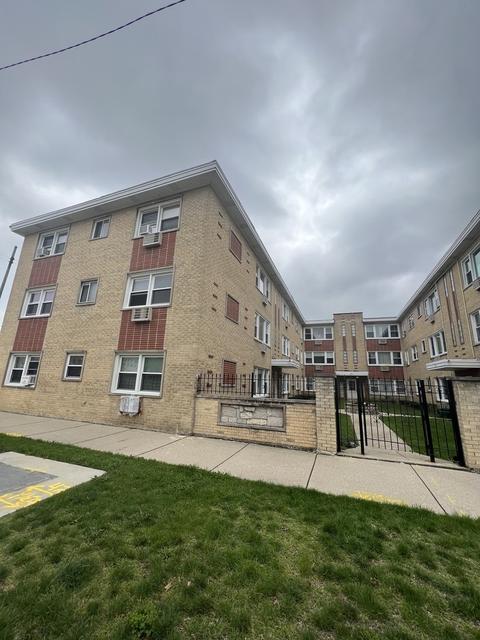 3201 W Berwyn Ave #2N, Chicago, IL 60625