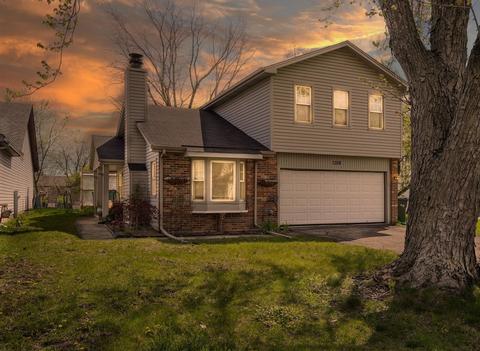 1328 Charger Ct, Carol Stream, IL 60188