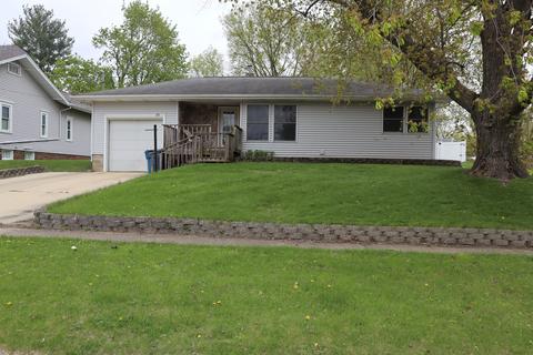 100 5th St, Walnut, IL 61376