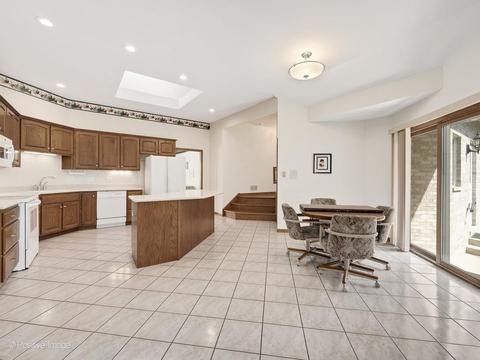 209 65th St, Willowbrook, IL 60527 photo 8
