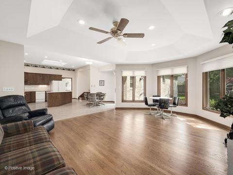 209 65th St, Willowbrook, IL 60527 photo 12