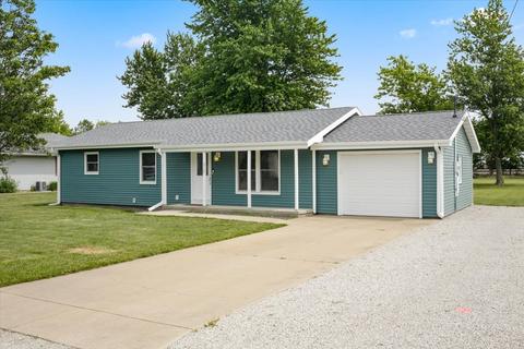513 W Austin St, Tolono, IL 61880