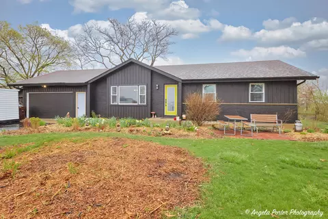 3810 Dean St, Woodstock, IL 60098