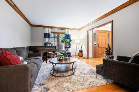 26 W106 Jerome Ave, Wheaton, IL 60187 photo 2