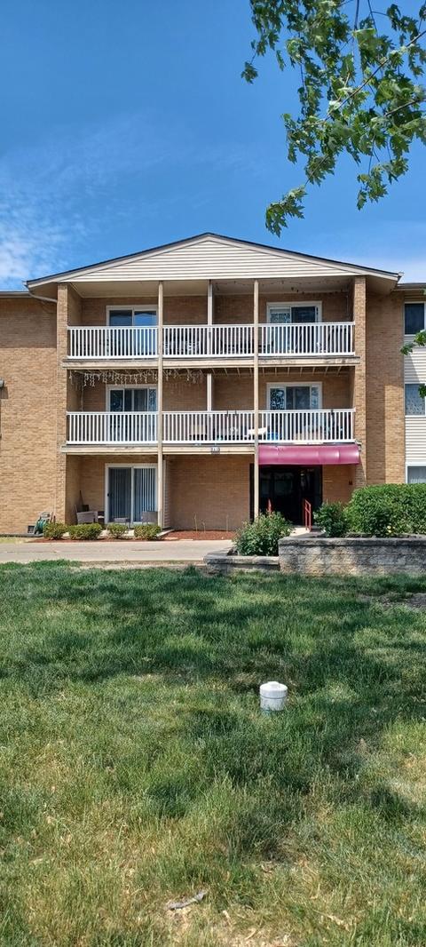 940 Beau Dr #312, Des Plaines, IL 60016