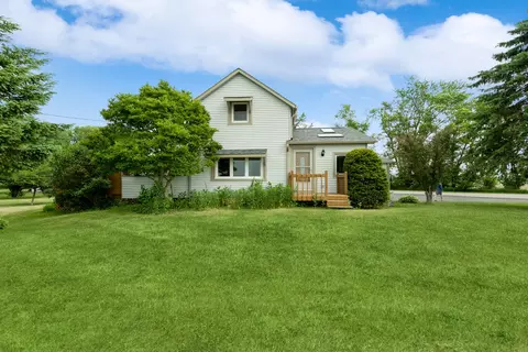 11108 Vanderkarr Rd, Hebron, IL 60034