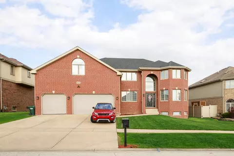 18721 Castle Dargan Dr, Country Club Hills, IL 60478