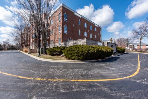 1479 N Milwaukee Ave #104, Libertyville, IL 60048