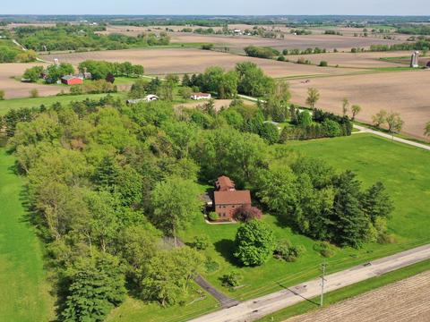 3816 Deep Cut Rd, Woodstock, IL 60098