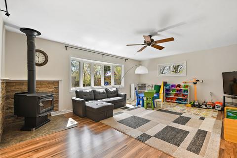 615 Ash Rd, Hoffman Estates, IL 60169 photo 11