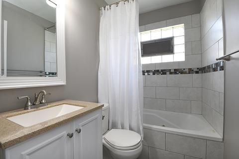 615 Ash Rd, Hoffman Estates, IL 60169 photo 15