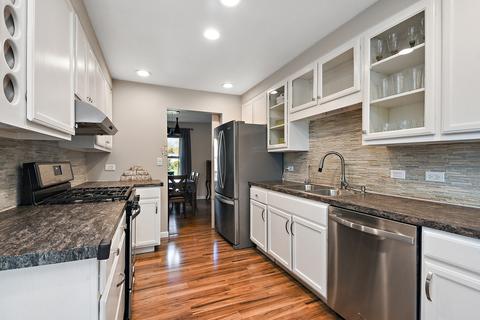 615 Ash Rd, Hoffman Estates, IL 60169 photo 6