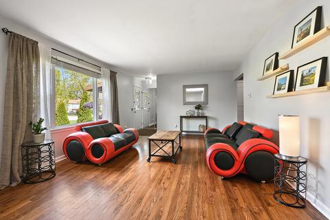615 Ash Rd, Hoffman Estates, IL 60169 photo 3