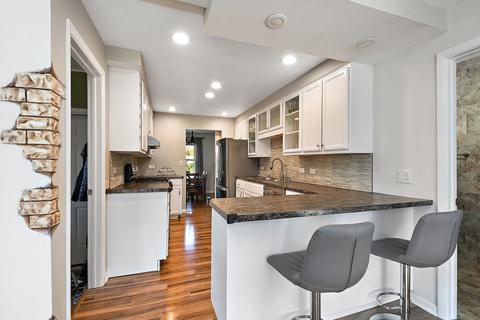 615 Ash Rd, Hoffman Estates, IL 60169 photo 8